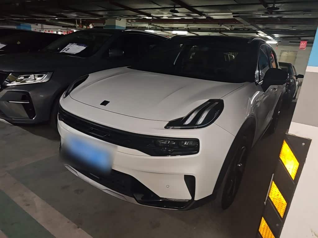 Lynk & Co 06