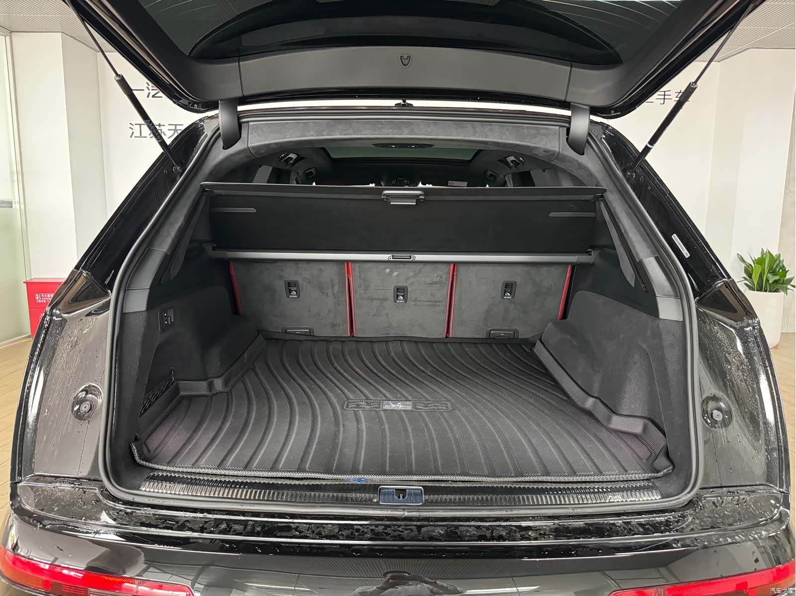 Audi Q7, 2024 6