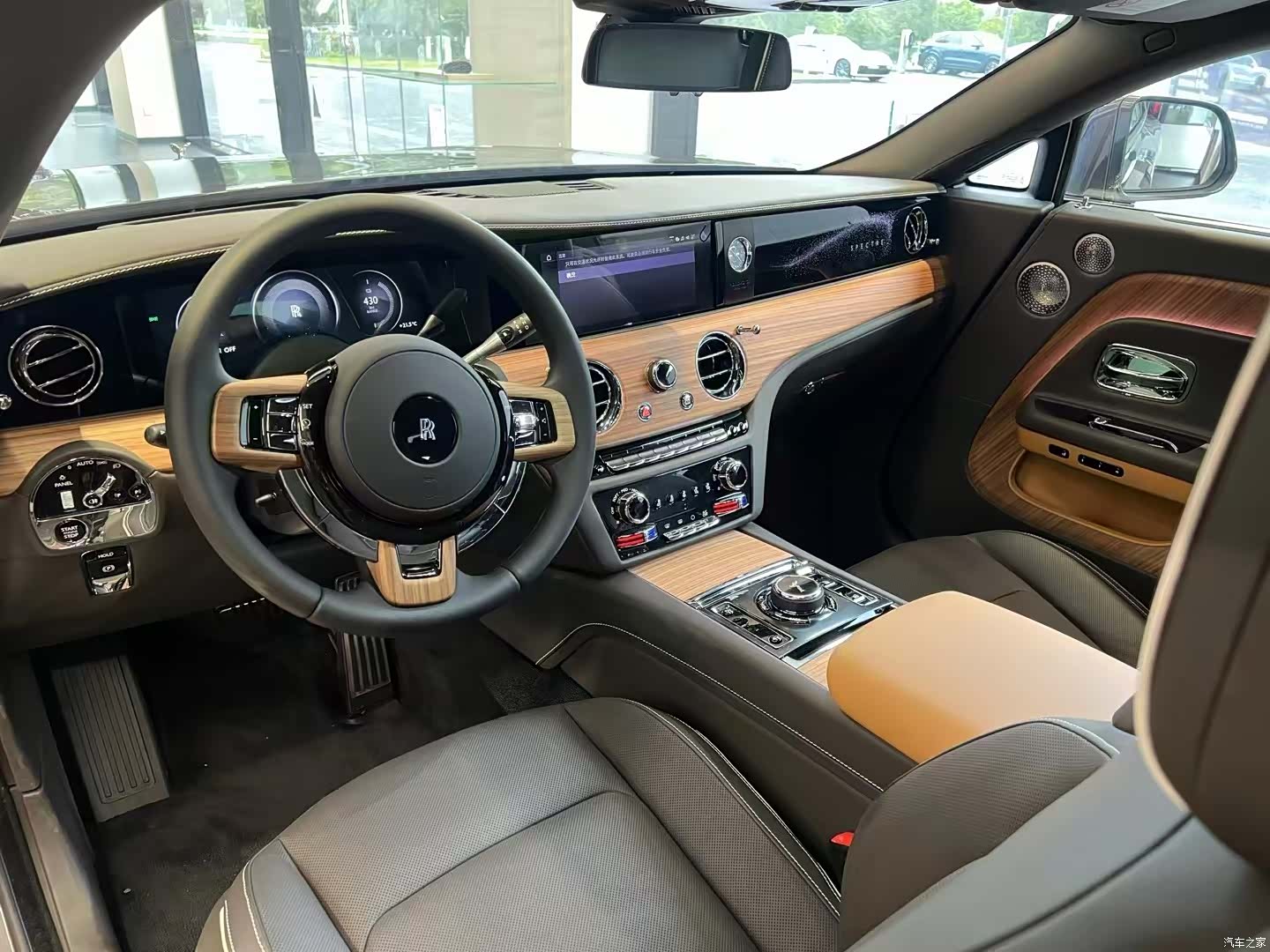 Rolls-Royce Spectre, 2025 7