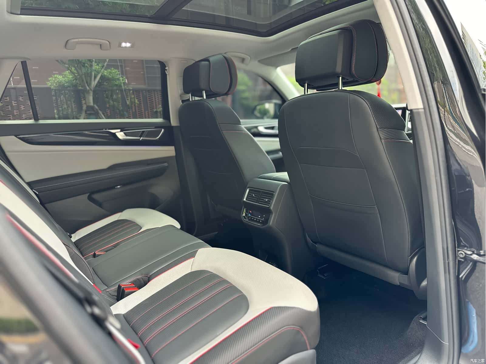 Volkswagen Teramont X, 2024 10