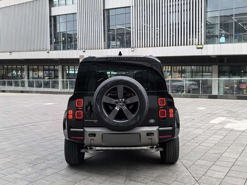 Land Rover guard