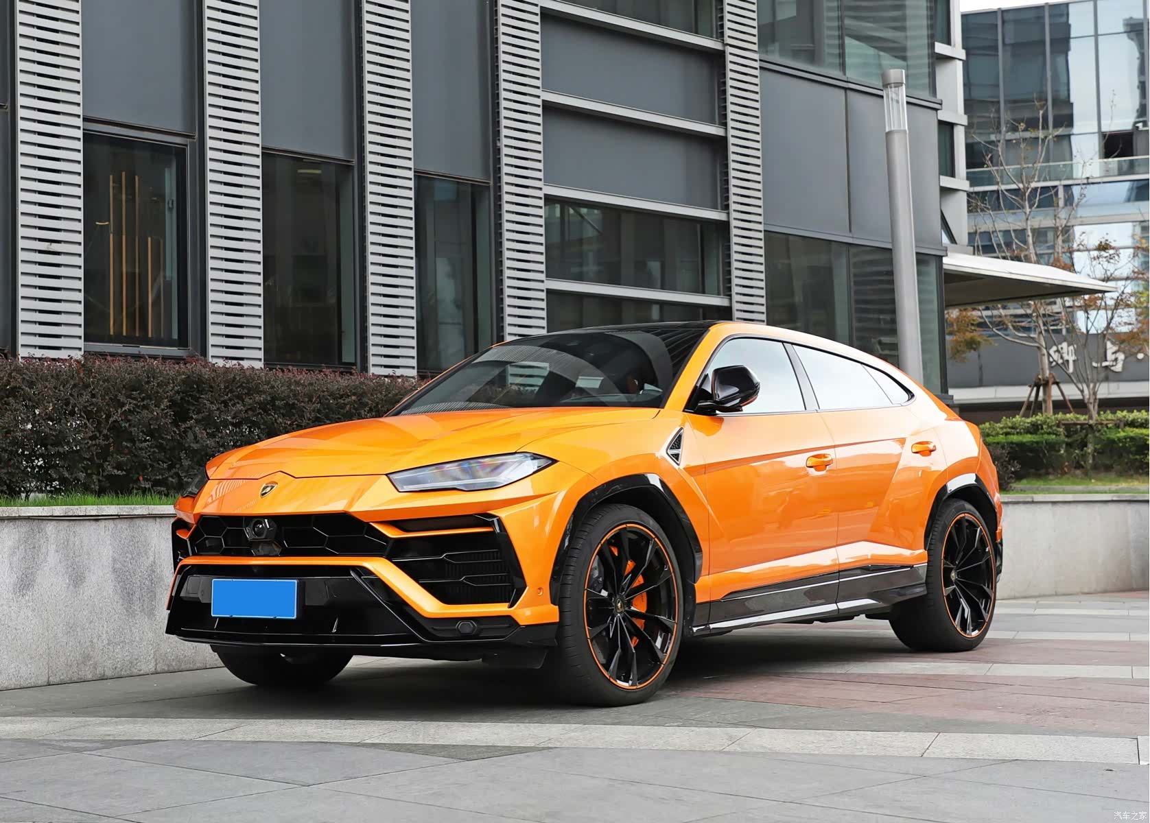 Lamborghini Urus, 2023 1
