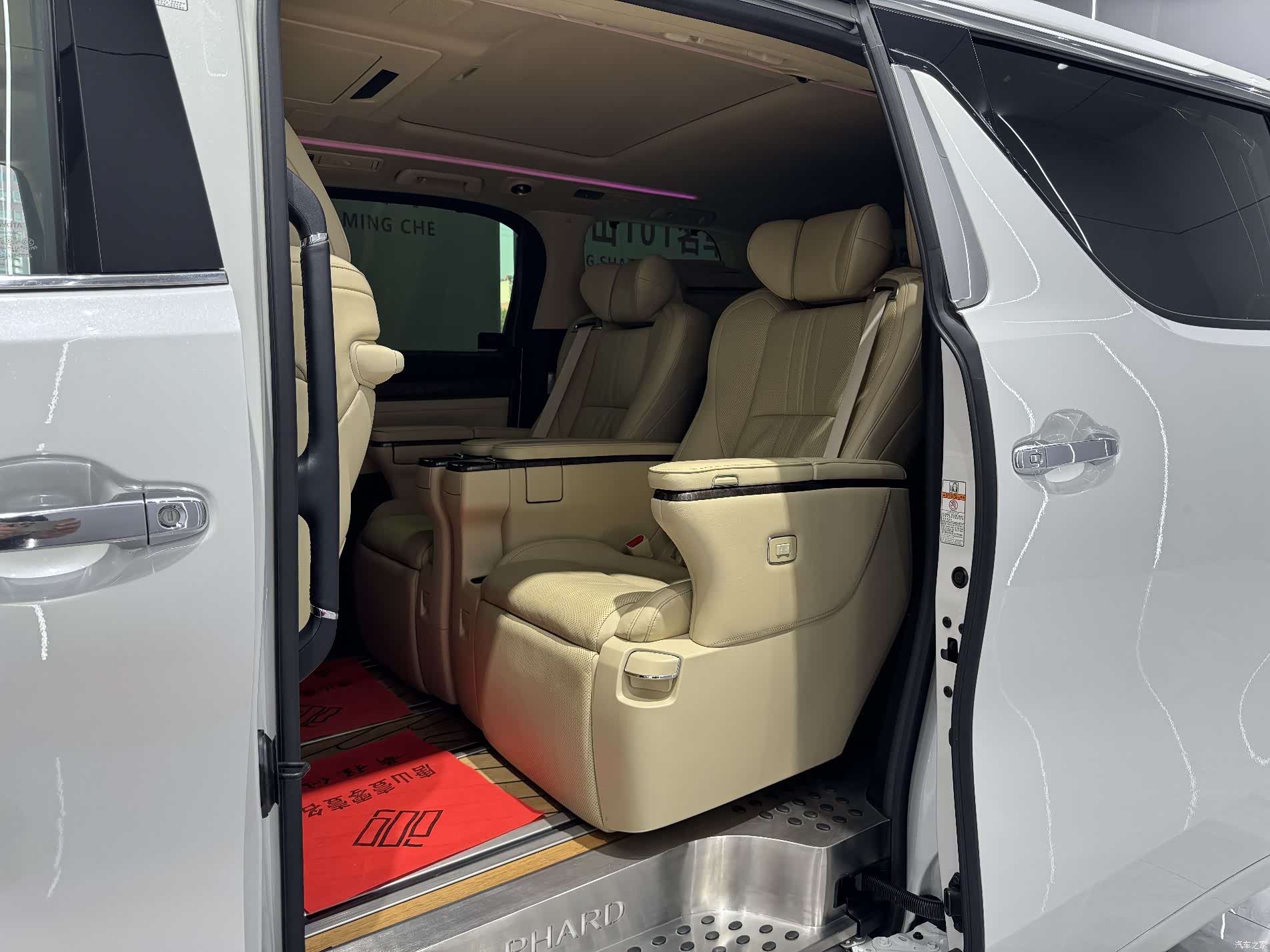 Toyota Alphard, 2020 19