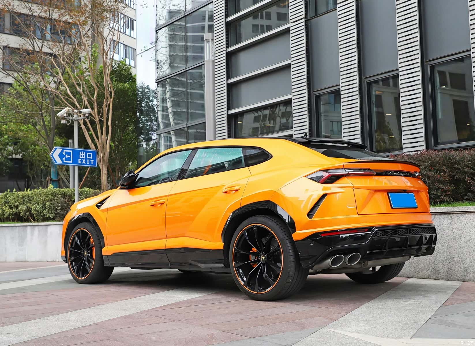 Lamborghini Urus, 2023 3