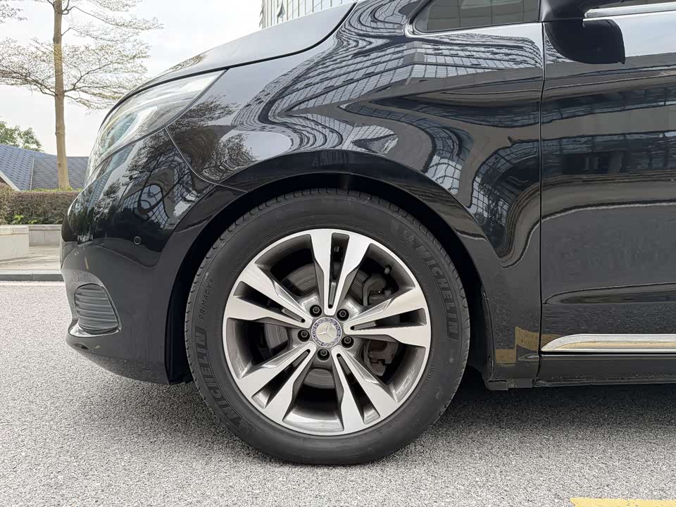 Mercedes-Benz V-class