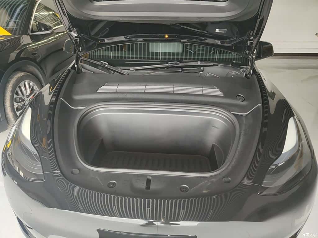 Tesla Model Y, 2023 20
