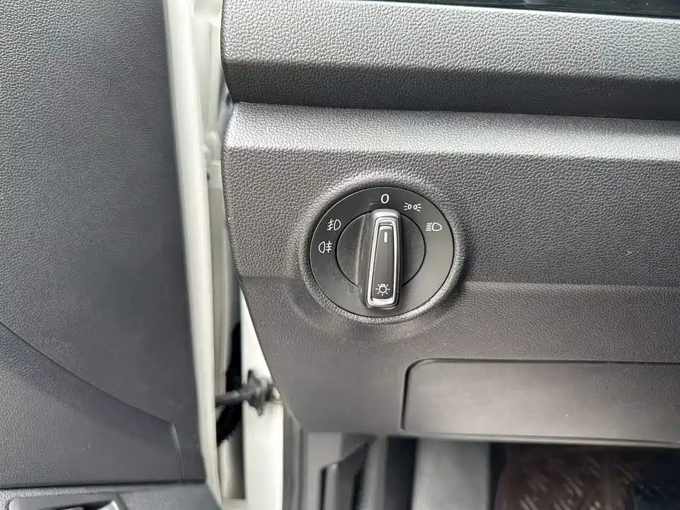 Volkswagen T-ROC exploring Songs