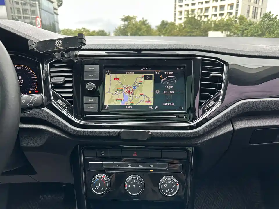 Volkswagen T-ROC exploring Songs