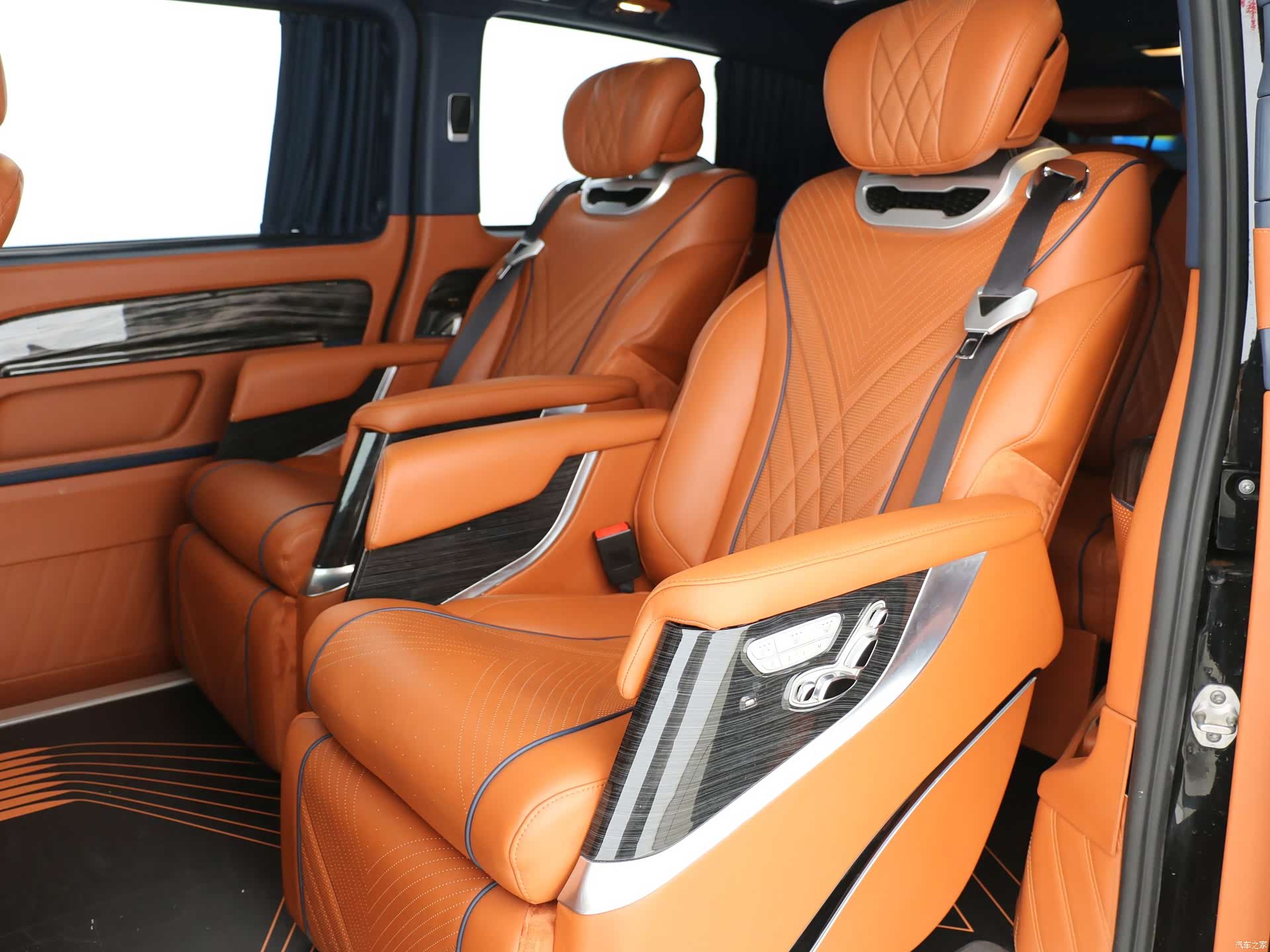 Mercedes-Benz 7, 2023 13