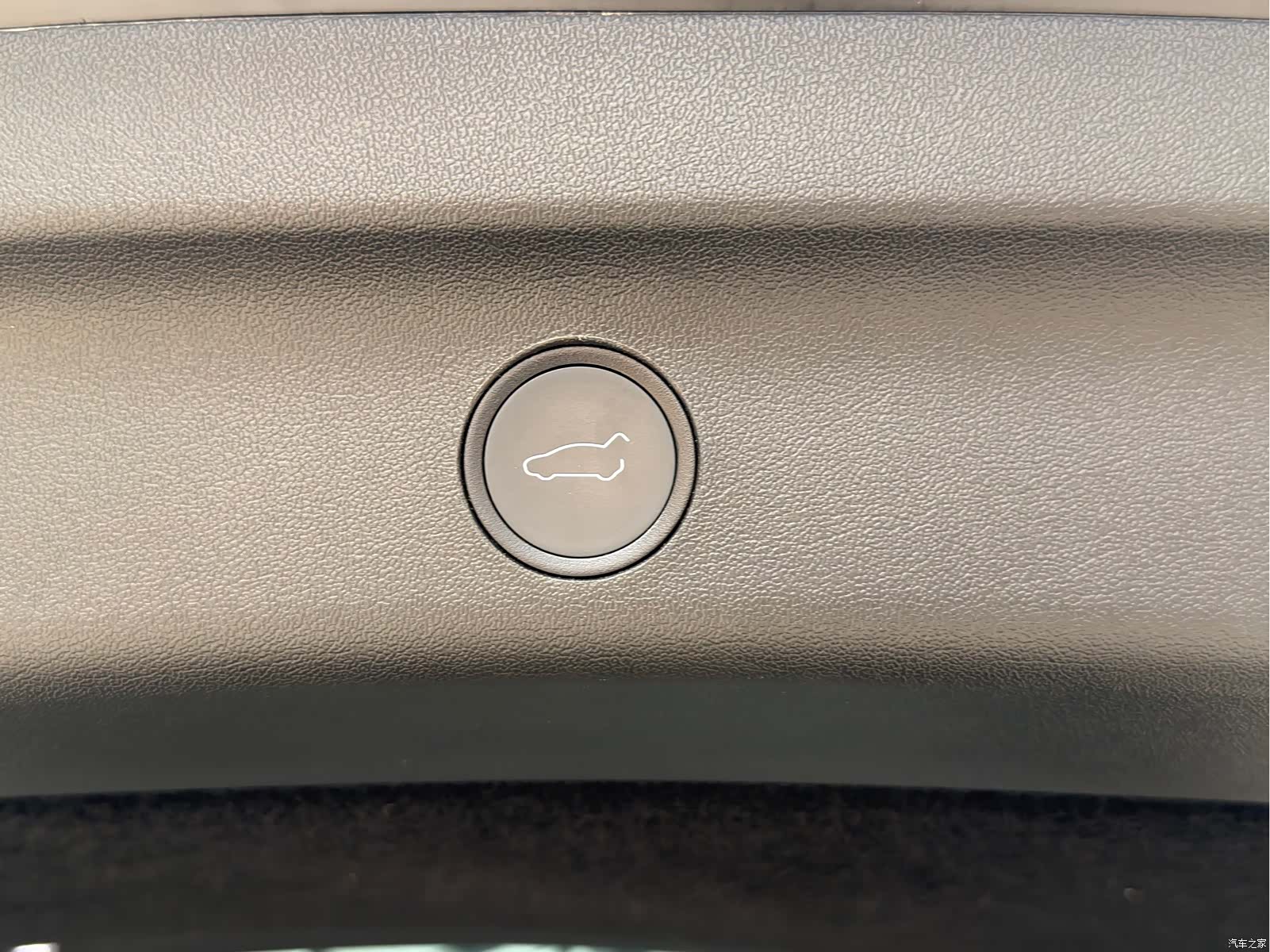 Tesla Model Y, 2023 18
