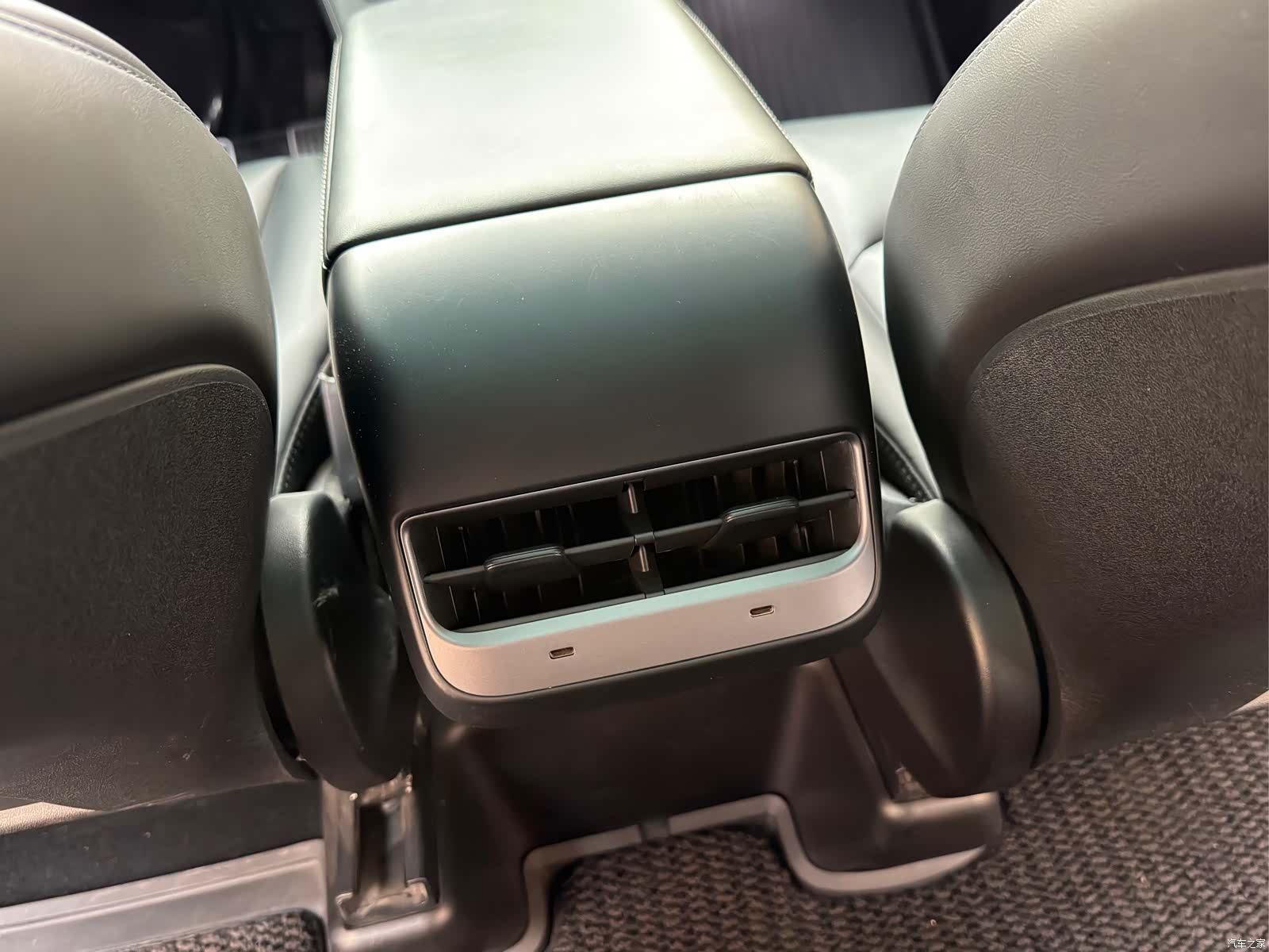 Tesla Model Y, 2023 15