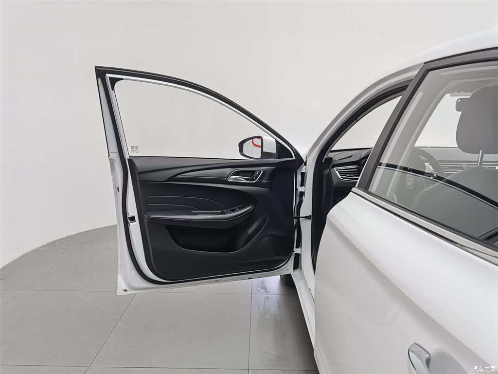 Roewe i5, 2019 8