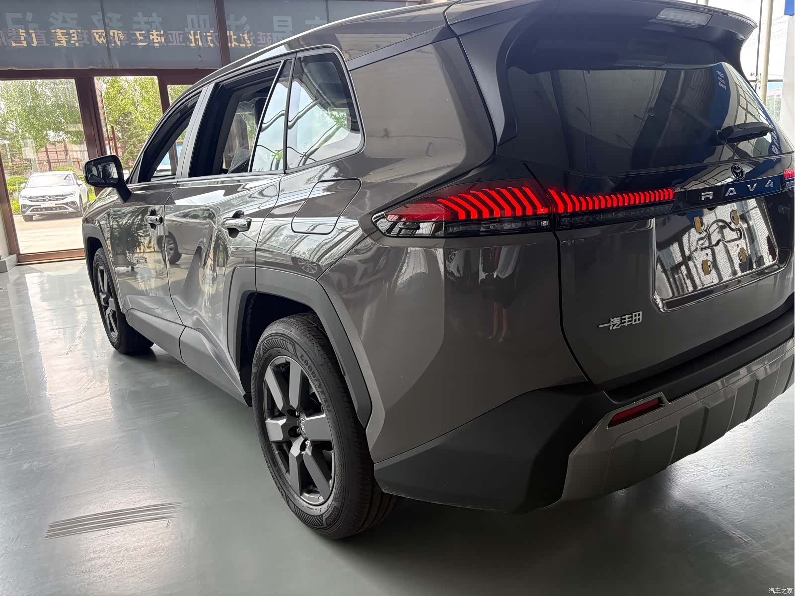 Toyota RAV4, 2026 все фото