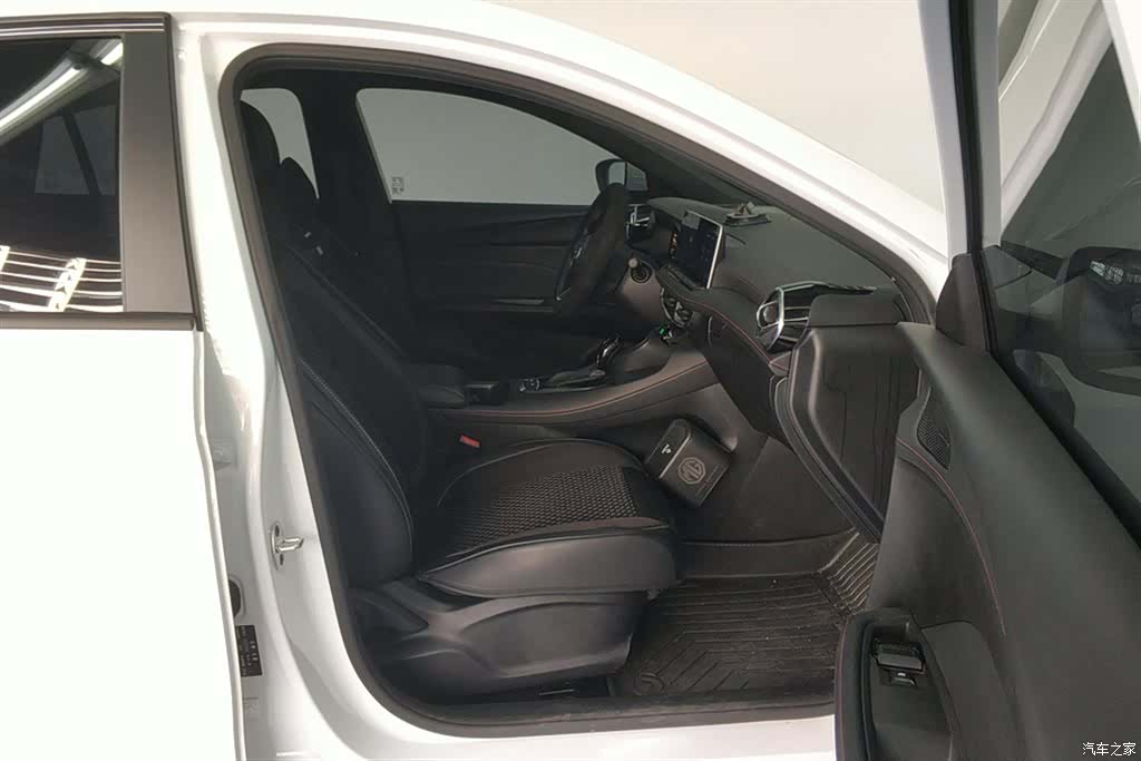 MG MG5, 2025 8