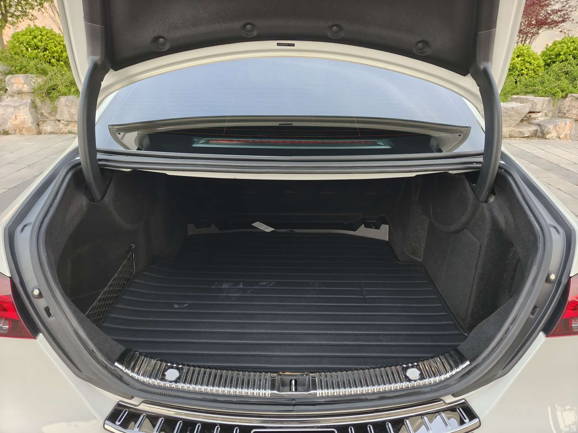 Mercedes-Benz E-Class, 2022 19