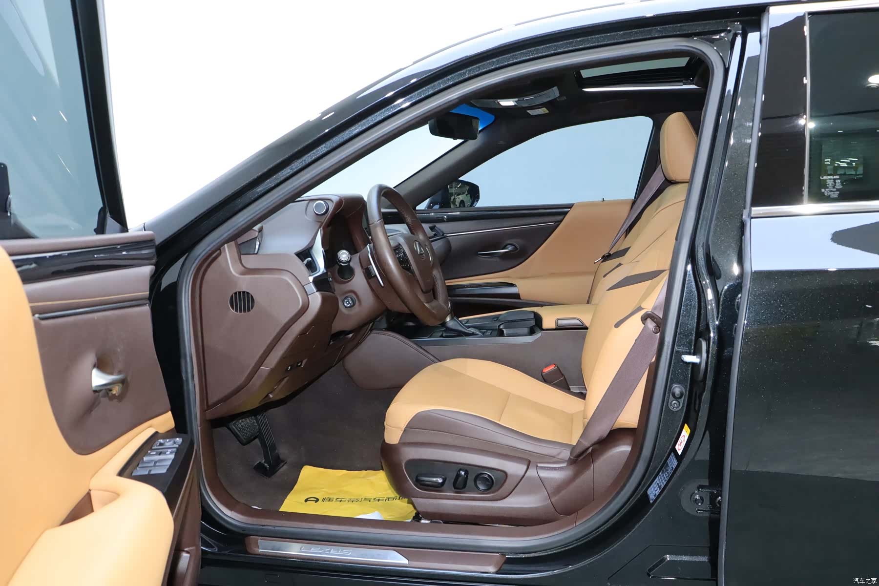Lexus ES, 2019 14