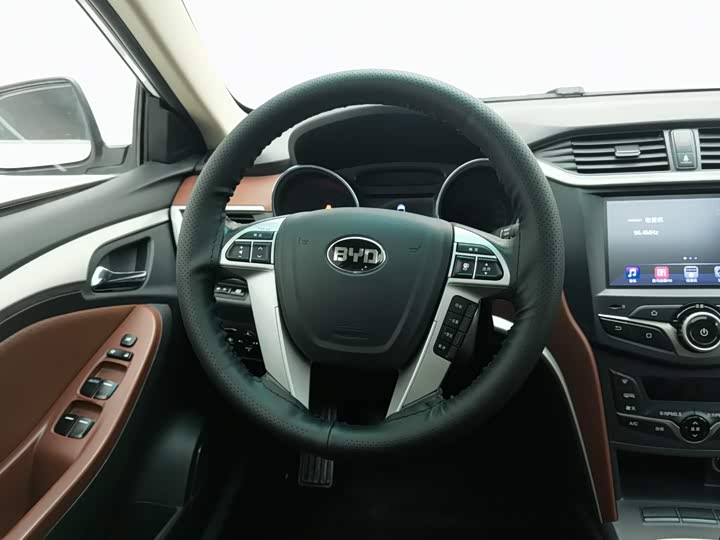 BYD G5 2014 1.5TI МКПП Премиум