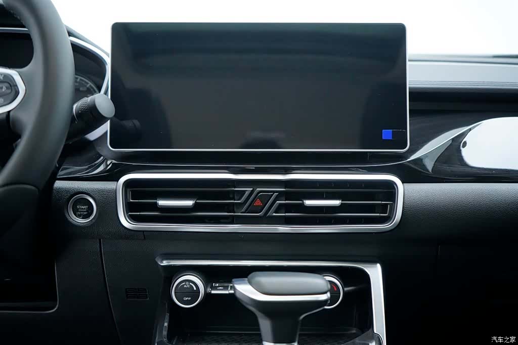 Geely Coolray, 2025 18