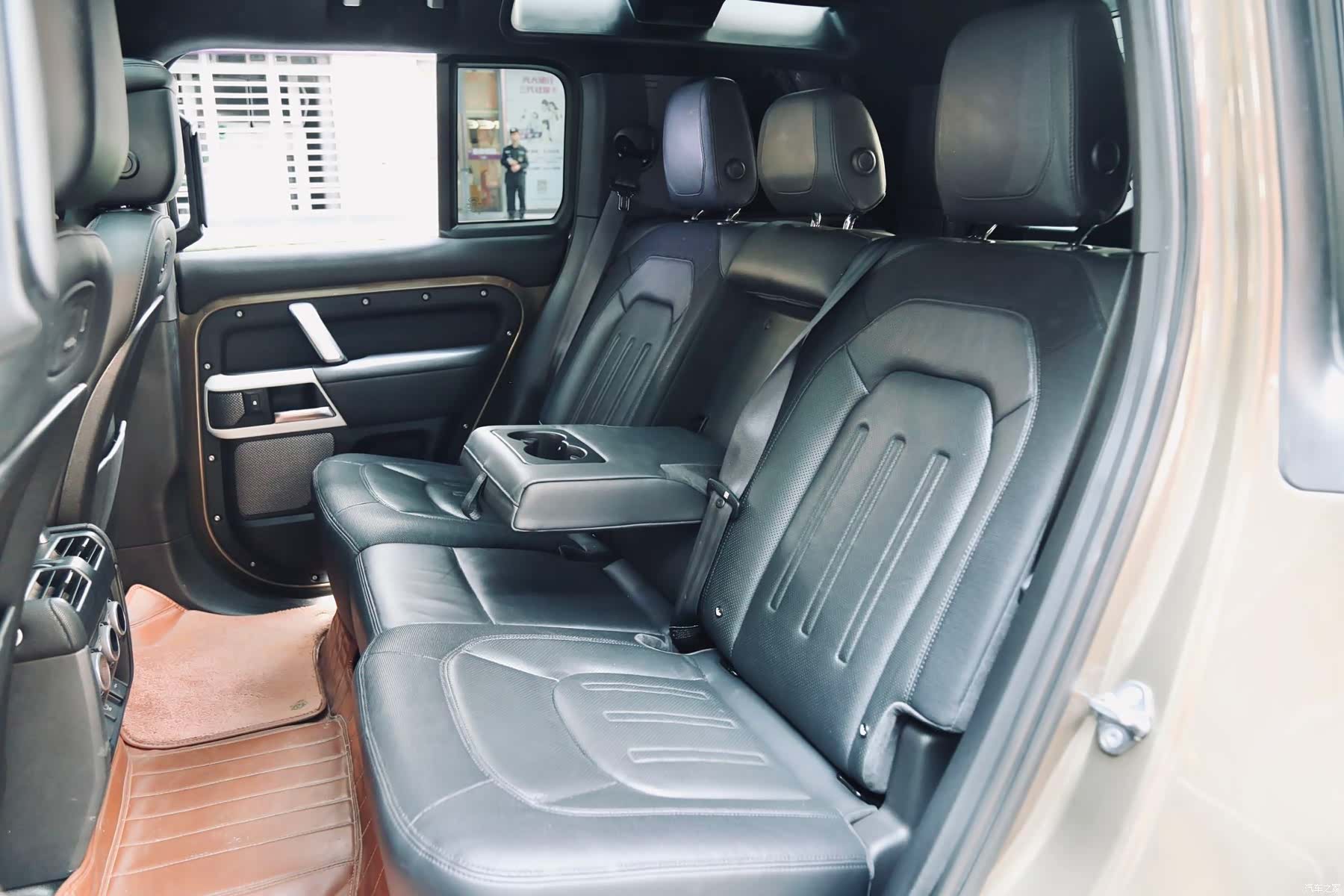 Land Rover Defender, 2021 14