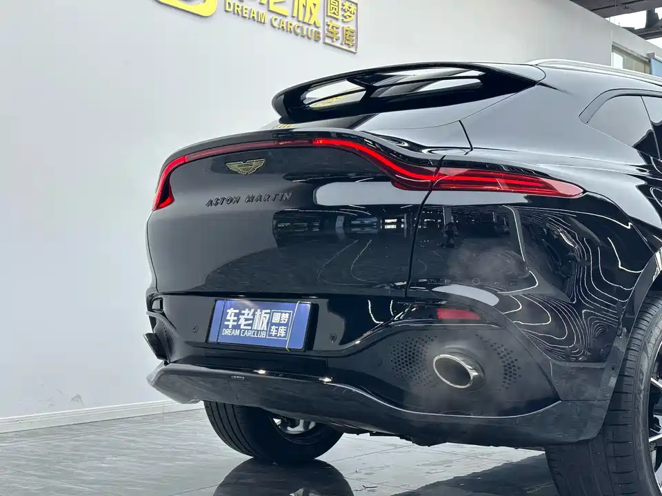 Aston Martin DBX Aston Martin DBX