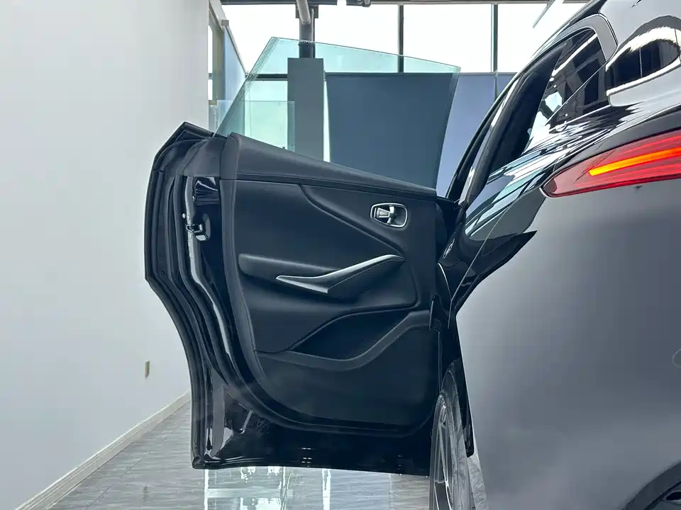 Aston Martin DBX Aston Martin DBX
