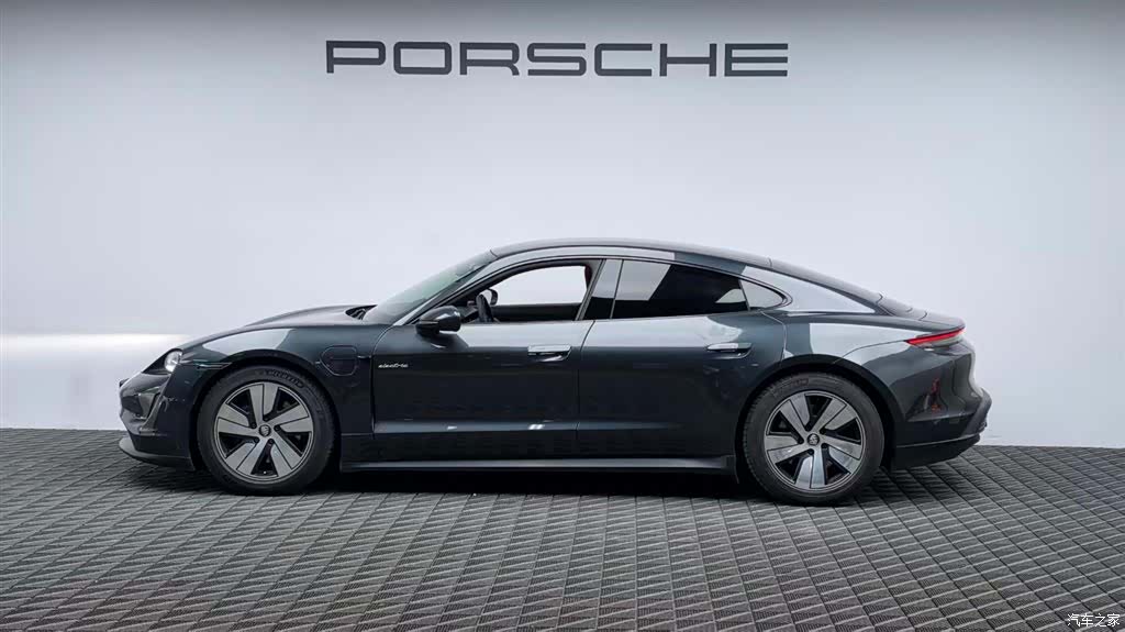 Porsche Taycan, 2023 4