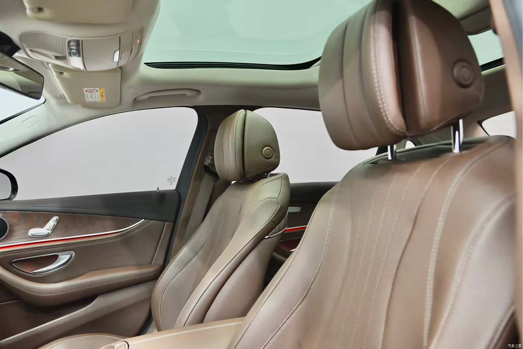 Mercedes-Benz E-Class, 2023 30