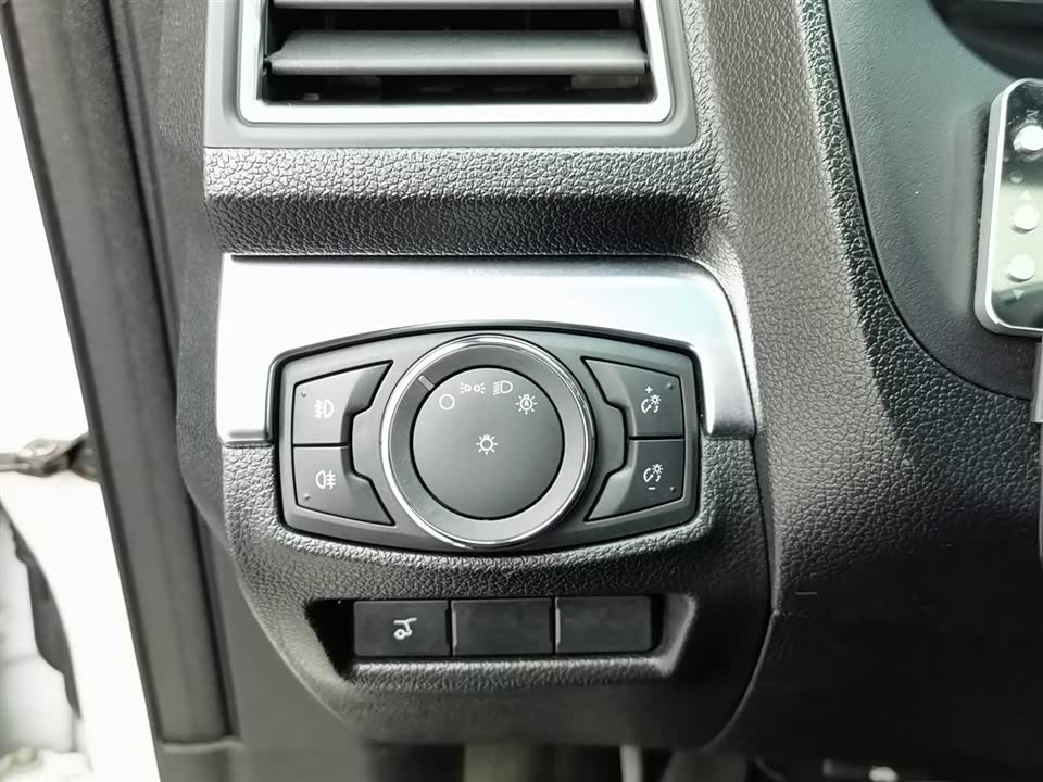 Ford Explorer Ford Explorer