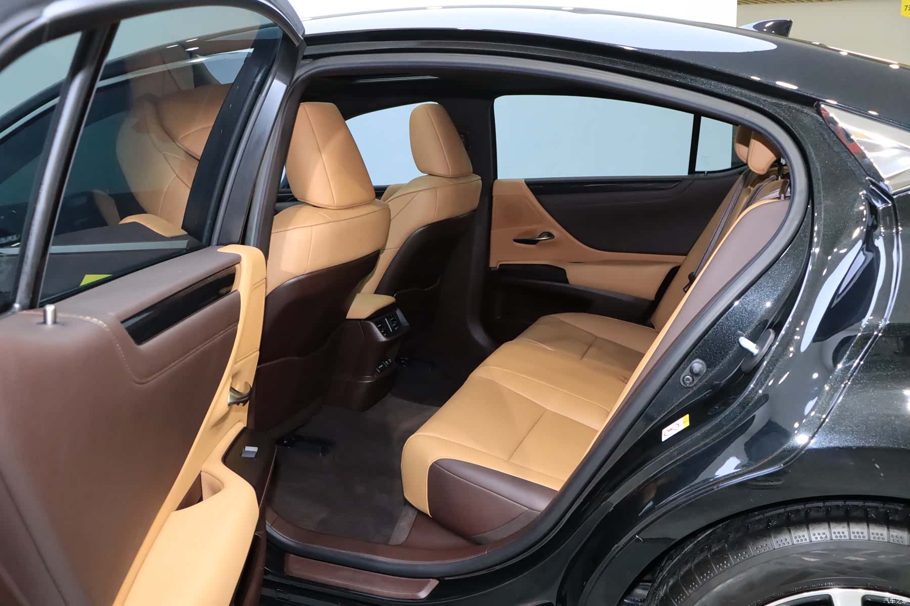 Lexus ES, 2019 15