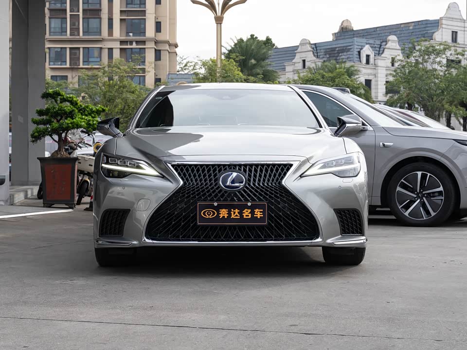 Lexus LS