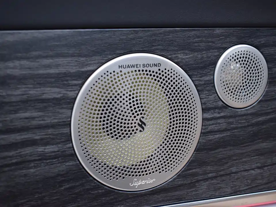 AITO Ask the world M9