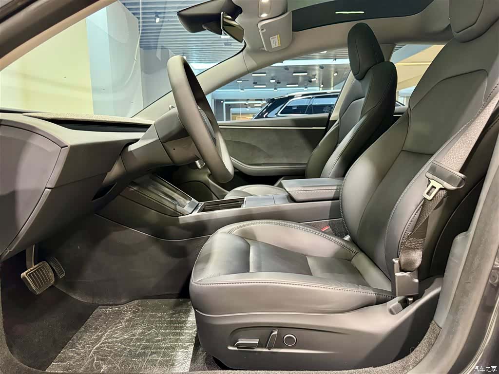 Tesla Model 3, 2024 16