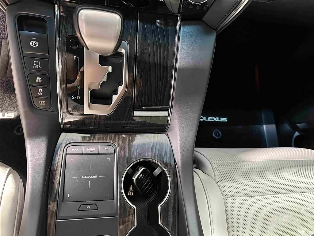 Lexus LM, 2022 11