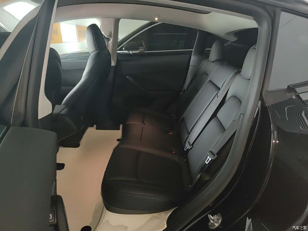 Tesla Model Y, 2023 17