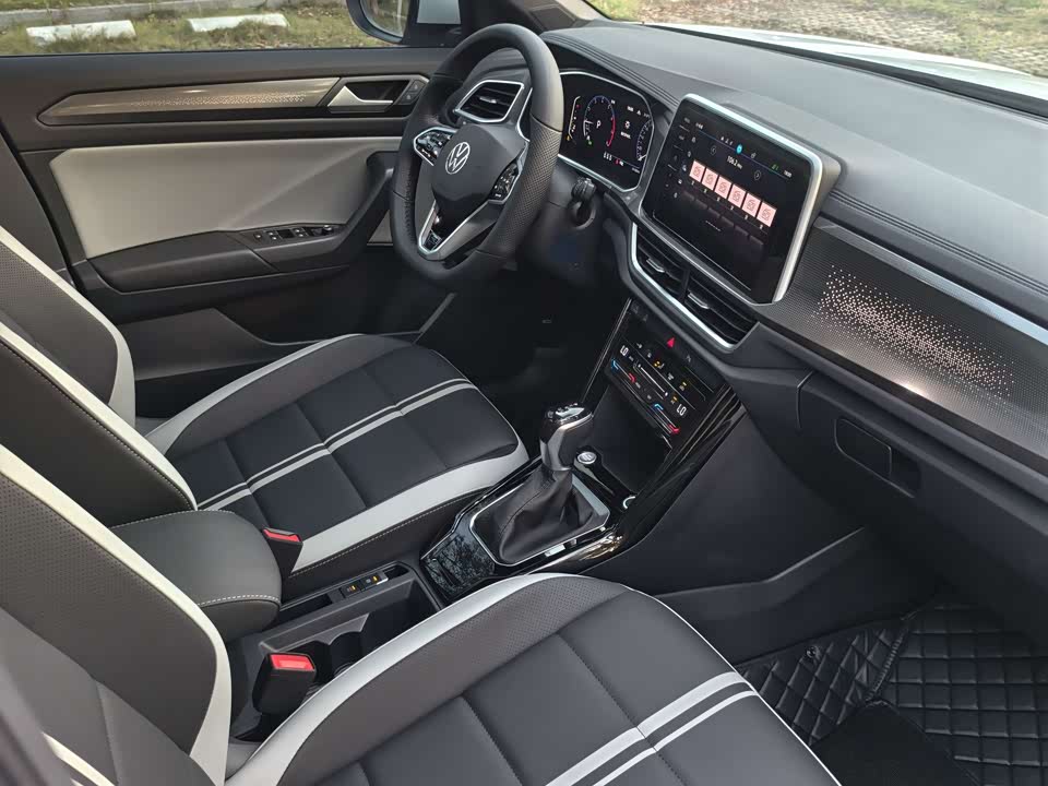 Volkswagen T-ROC exploring Songs