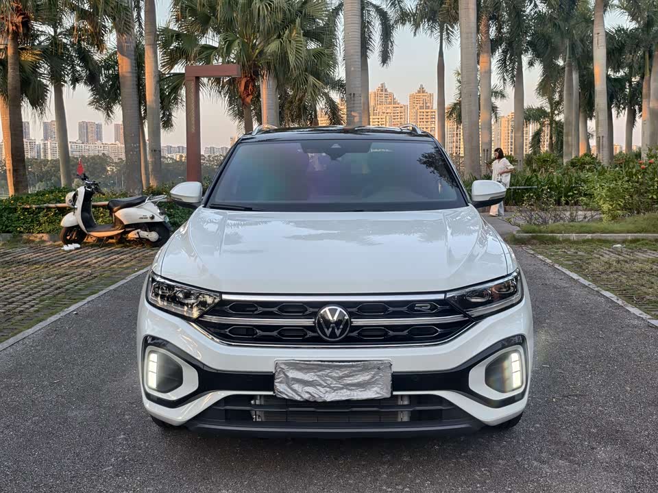 Volkswagen T-ROC exploring Songs