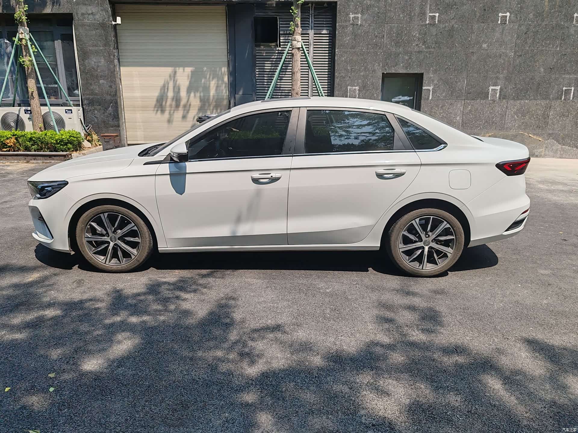 Geely Emgrand, 2022 14