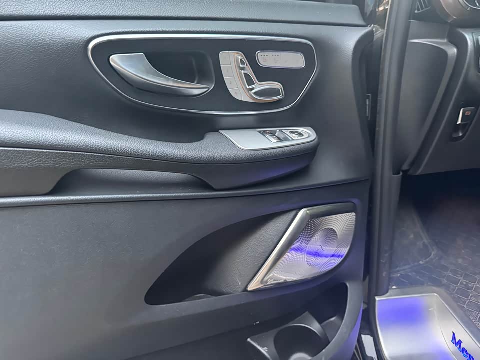 Mercedes-Benz V-class