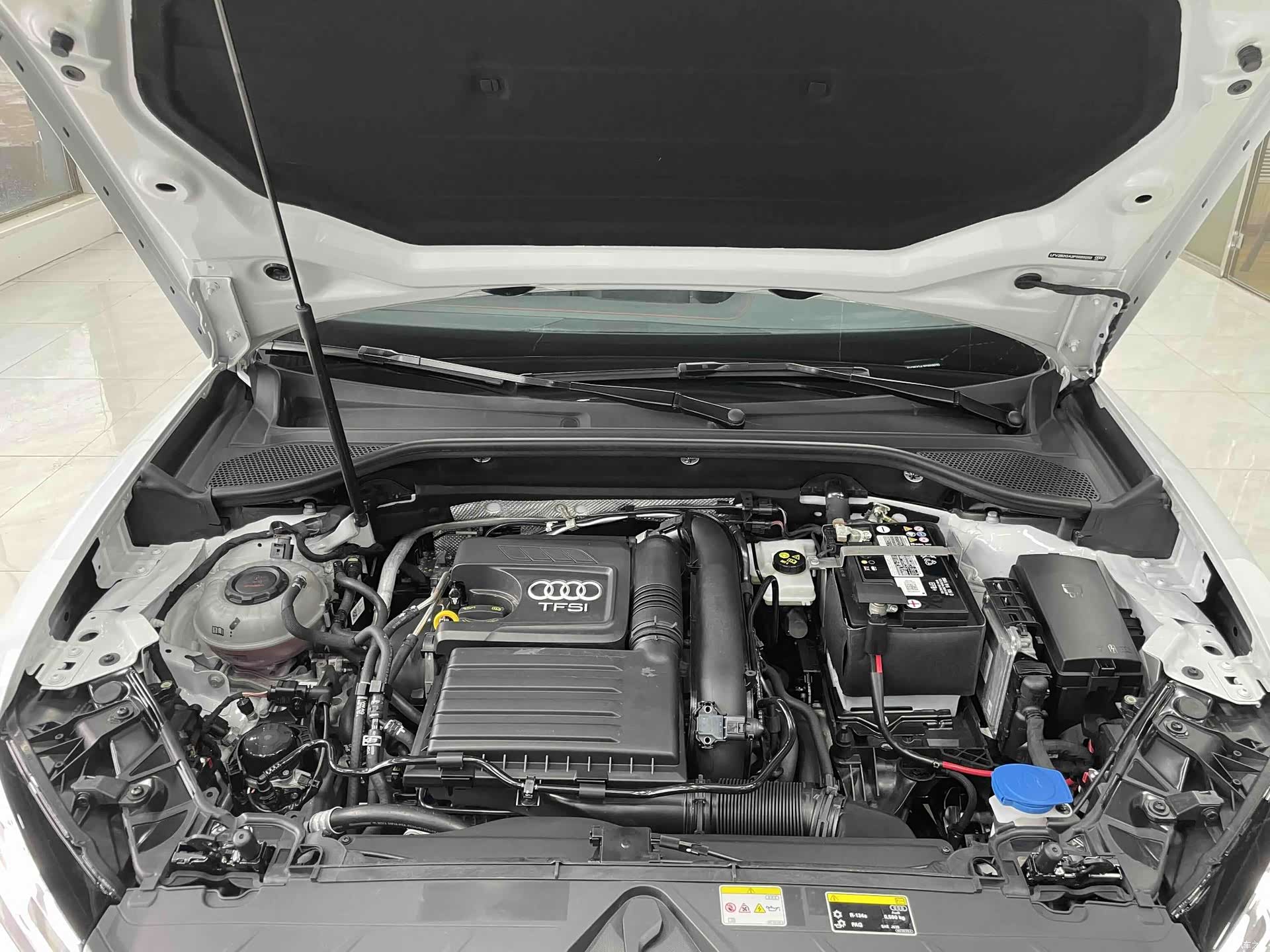 Audi Q2L, 2023 16