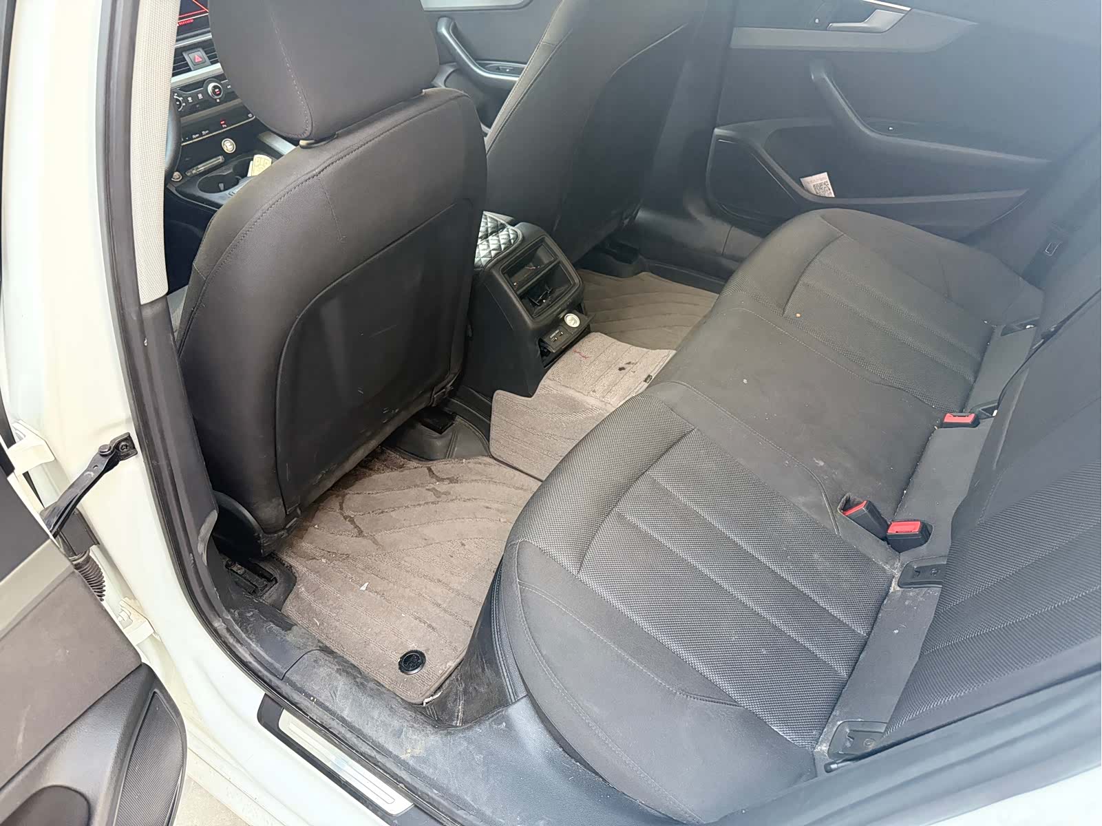 Audi A4L, 2019 12