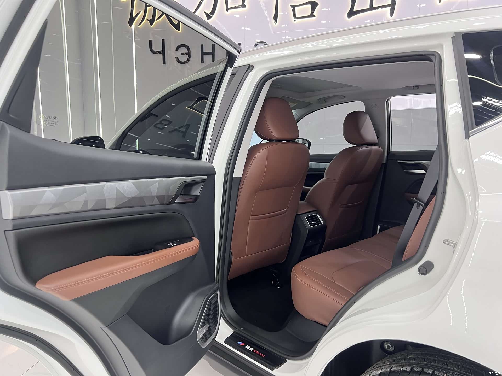 Geely X6, 2022 13