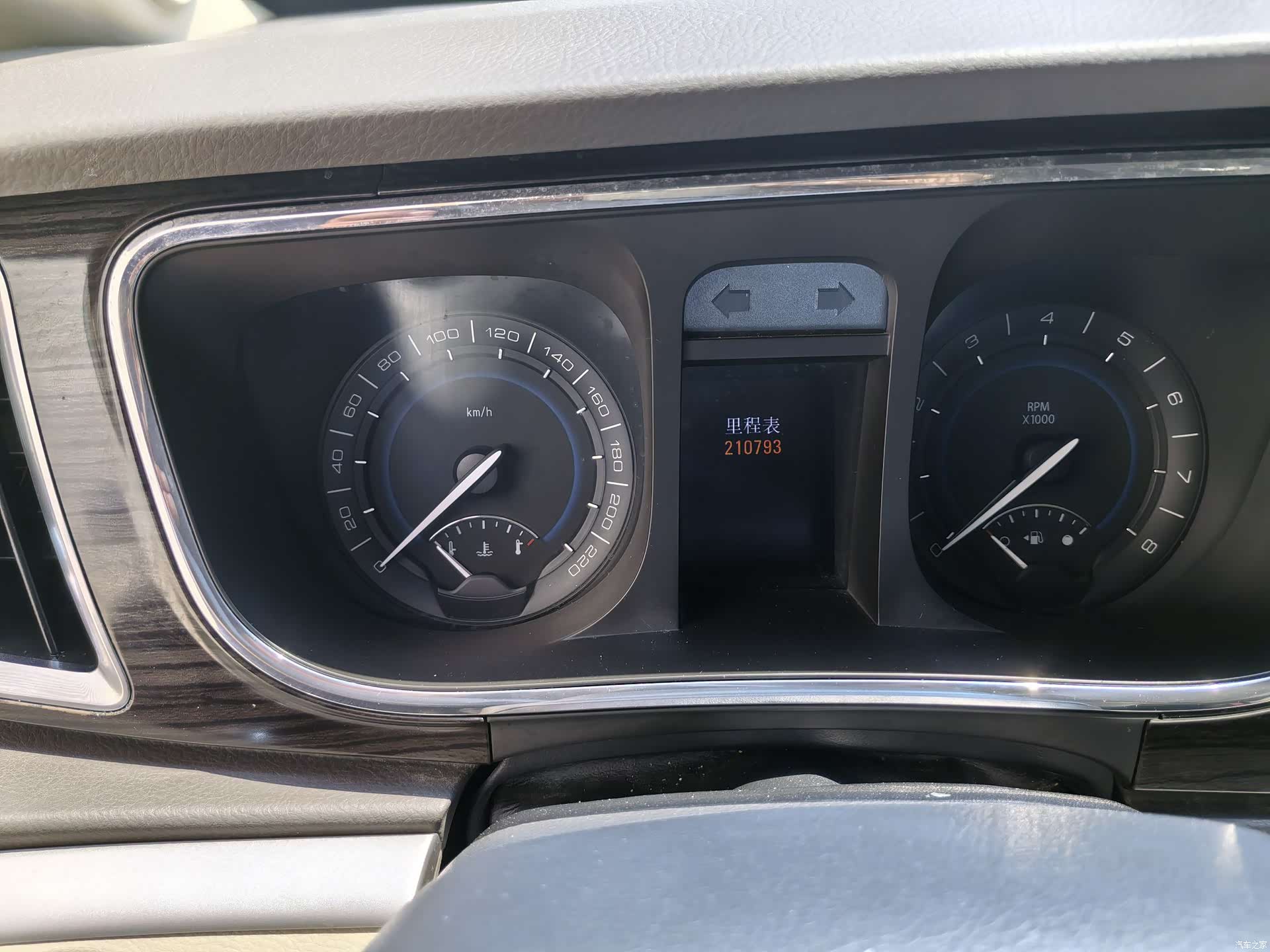 Buick GL8, 2011 7