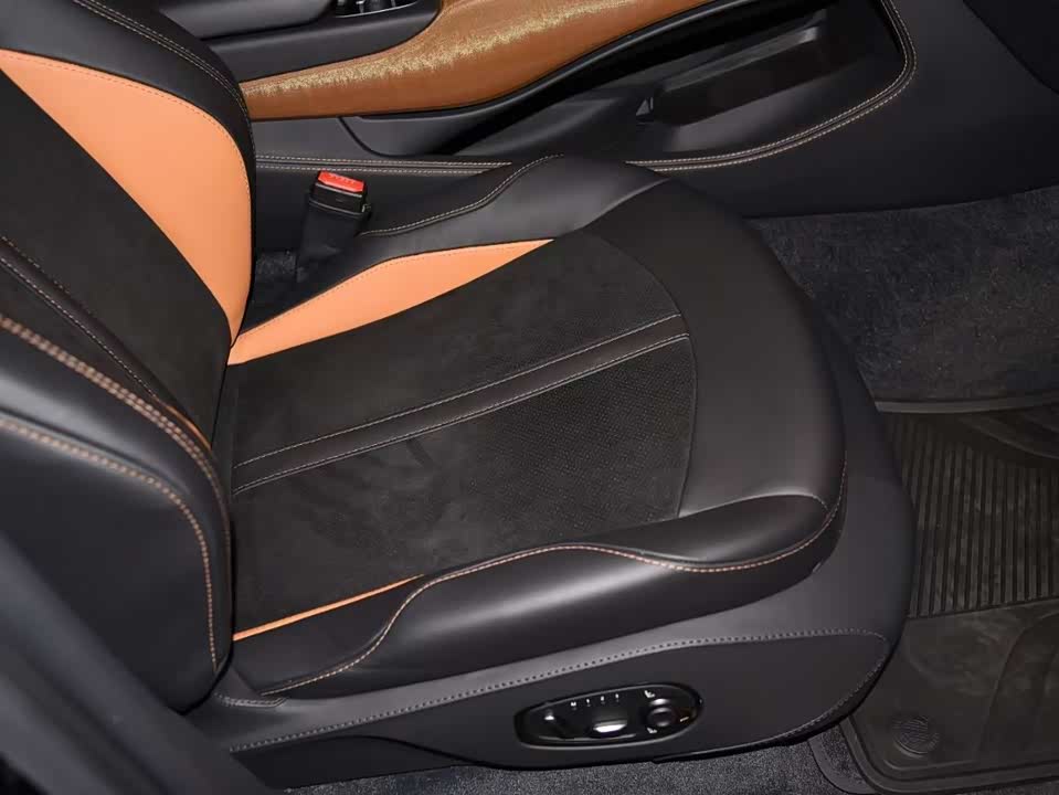 Aston Martin DBX Aston Martin DBX