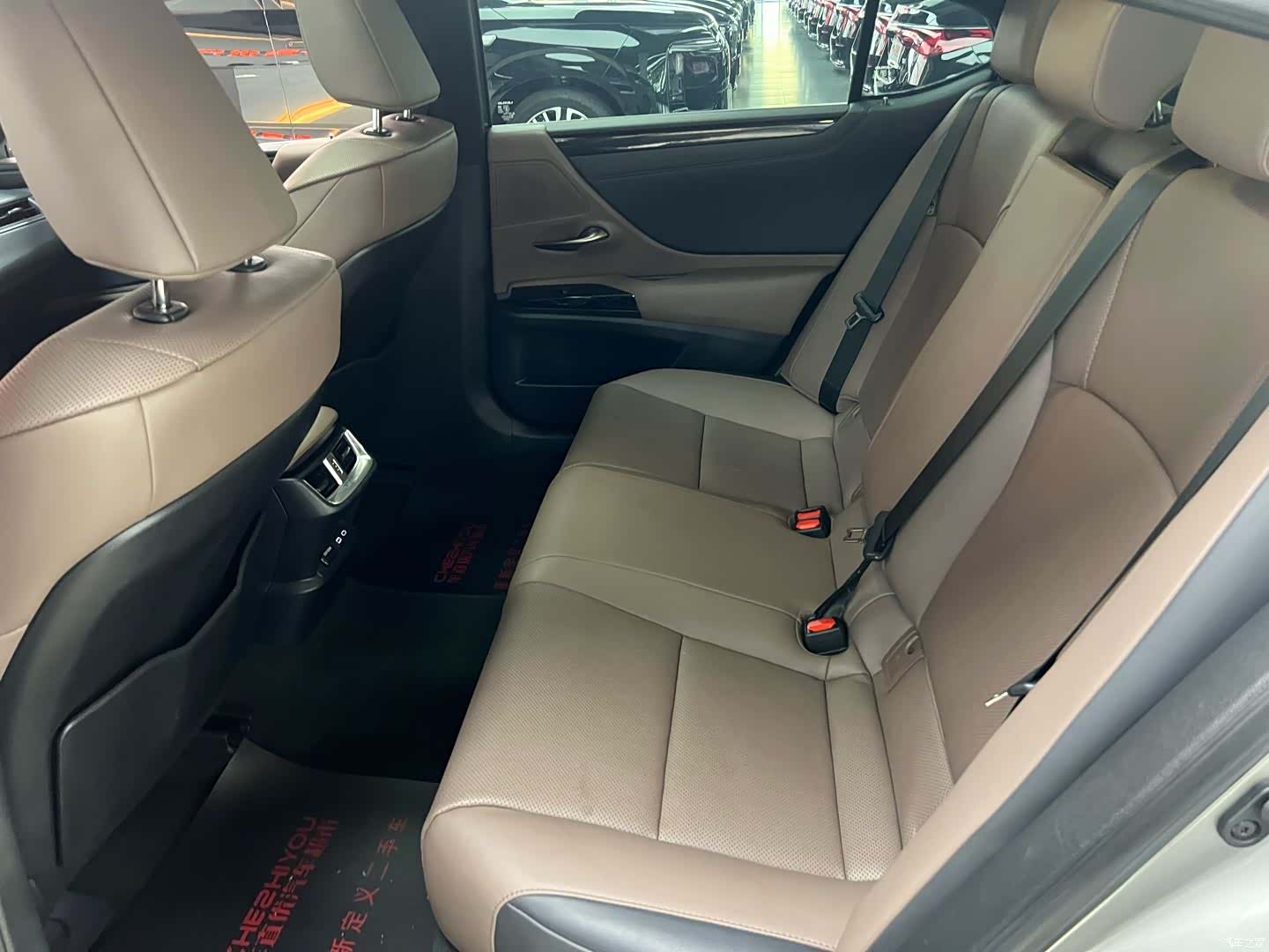 Lexus ES, 2023 10