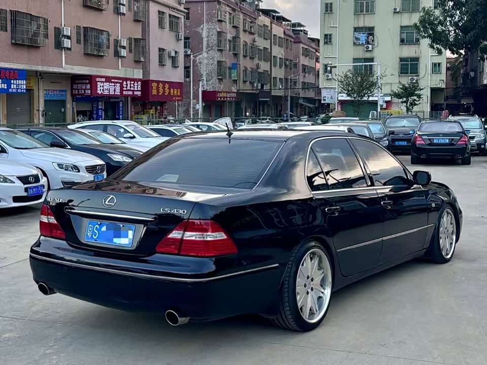 Lexus LS