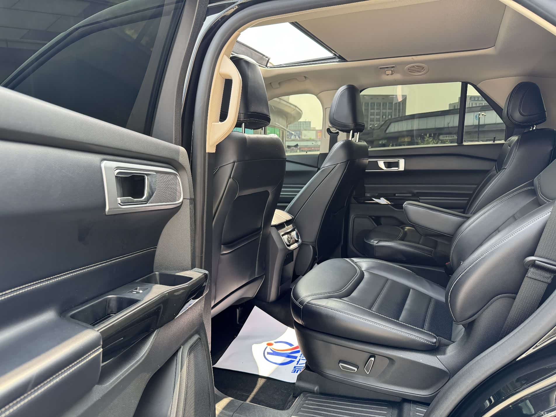 Ford Explorer, 2023 9