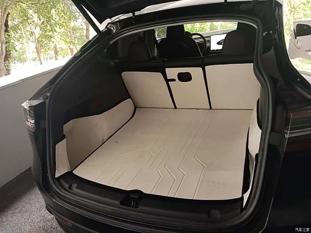 Tesla Model Y, 2023 19