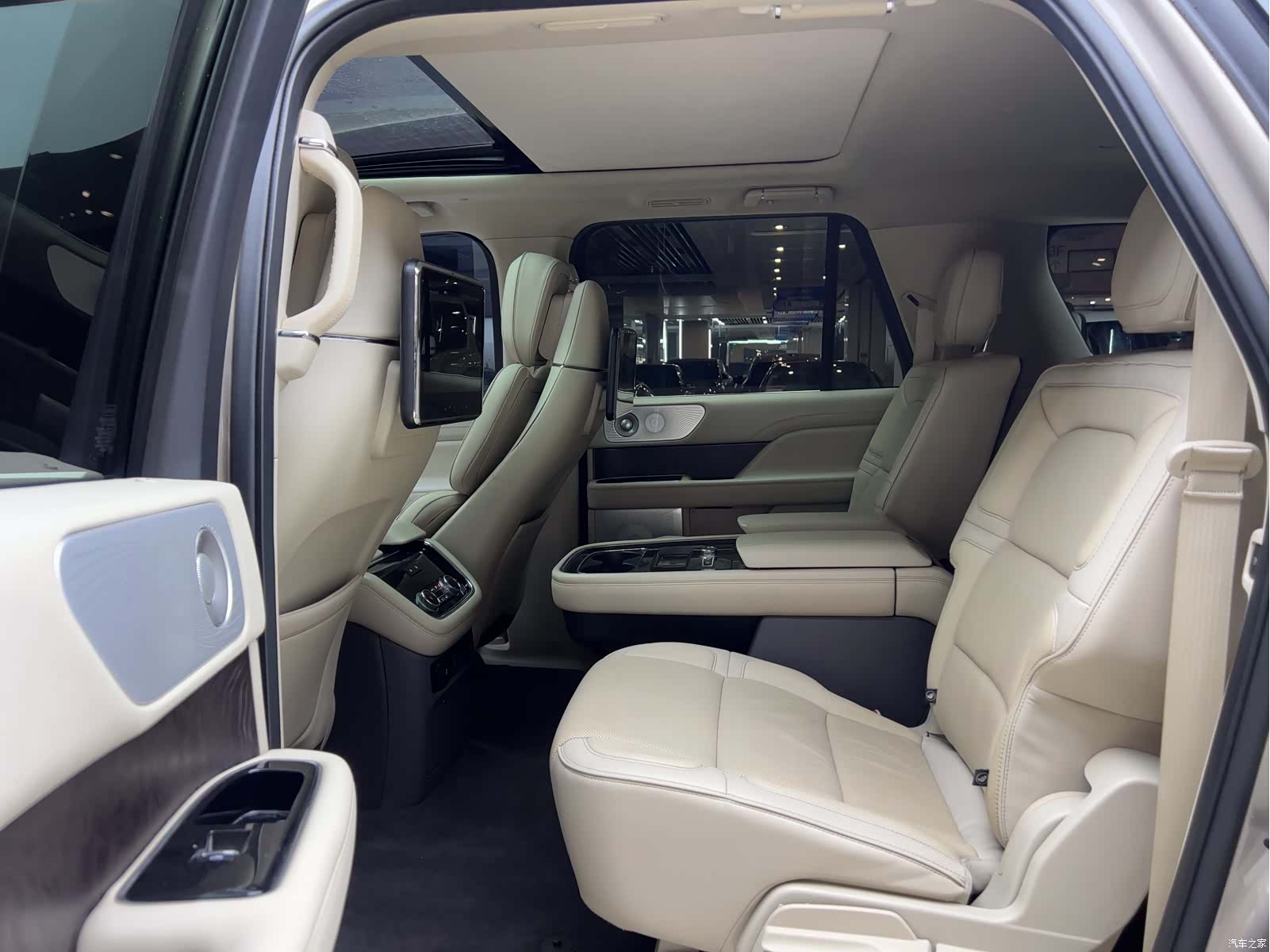 Lincoln Navigator, 2018 8