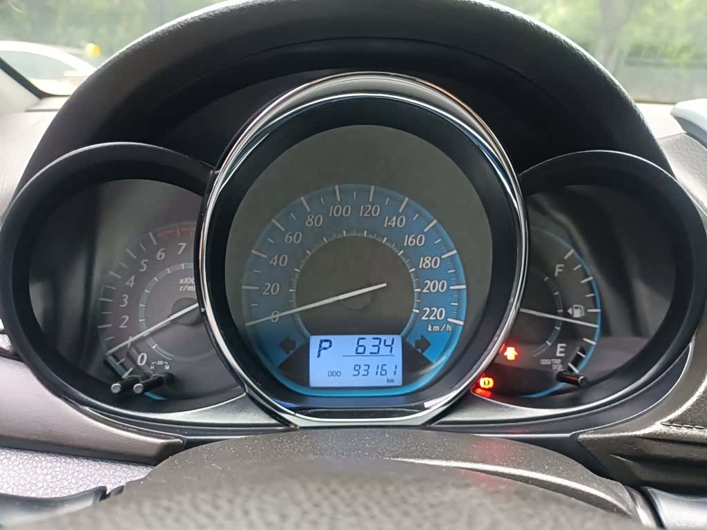 Toyota YARiS L, 2015 8