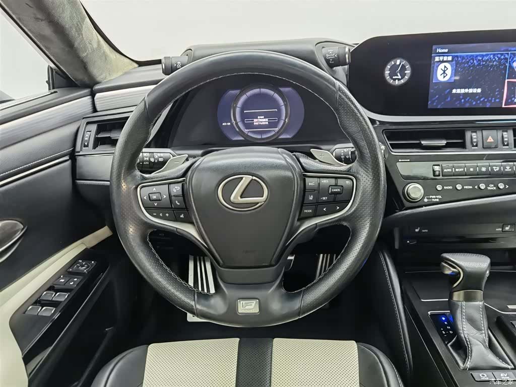 Lexus ES, 2022 11